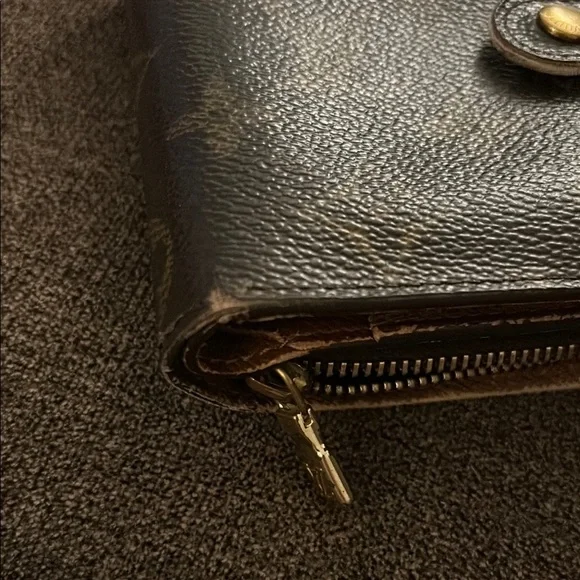 Louis Vuitton Monogram Wallet with Gold Accents - Picture 2 of 7